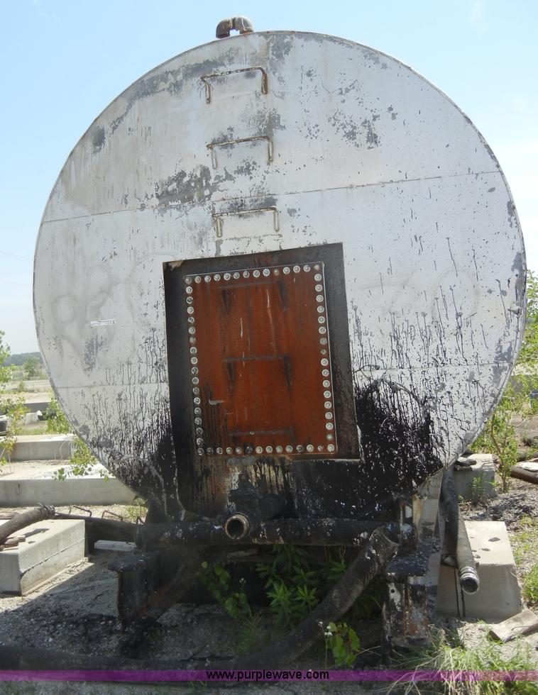 image for item N9776 10,000 gallon hot oil tank on skids