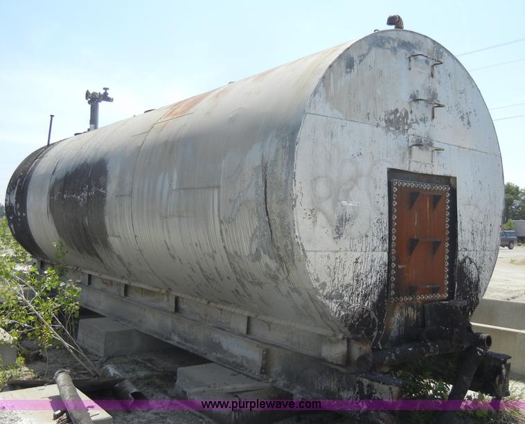 image for item N9776 10,000 gallon hot oil tank on skids
