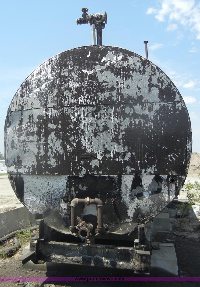image for item N9776 10,000 gallon hot oil tank on skids