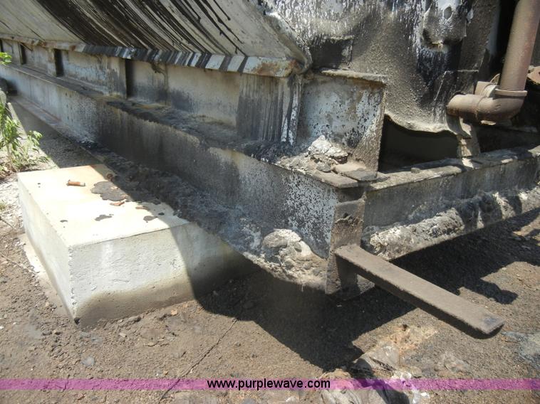 image for item N9776 10,000 gallon hot oil tank on skids