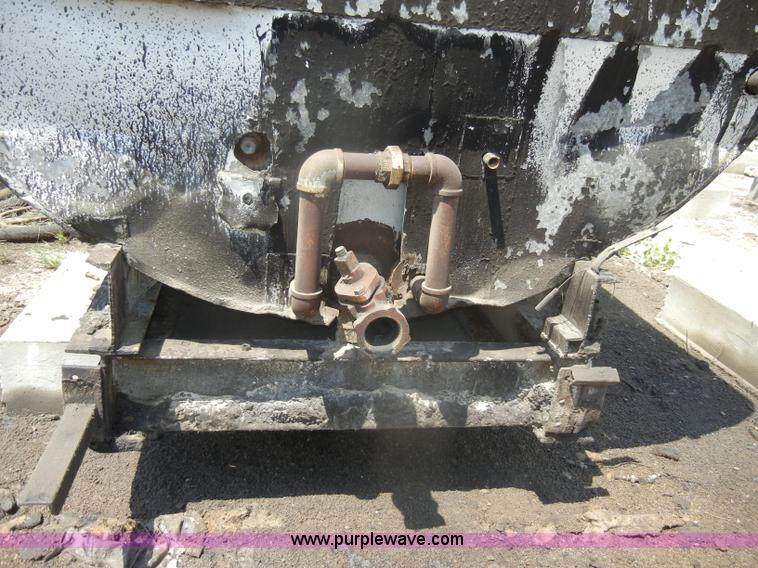 image for item N9776 10,000 gallon hot oil tank on skids