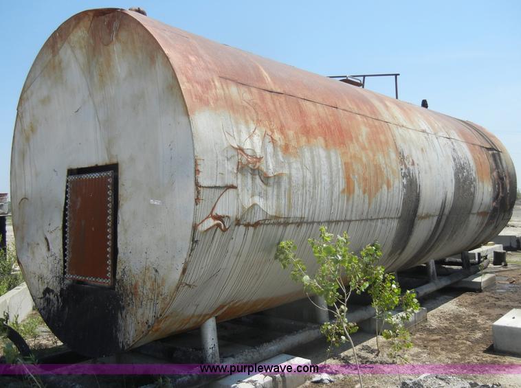 image for item N9777 10,000 gallon hot oil tank on skids