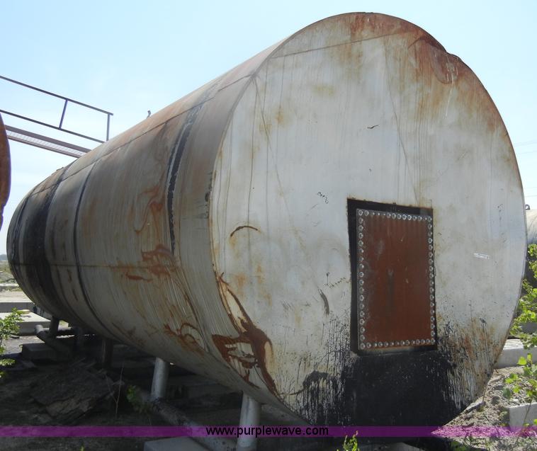 image for item N9777 10,000 gallon hot oil tank on skids