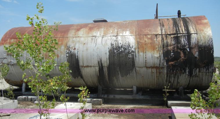 image for item N9777 10,000 gallon hot oil tank on skids