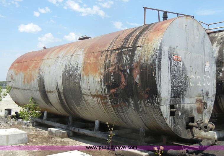 image for item N9777 10,000 gallon hot oil tank on skids