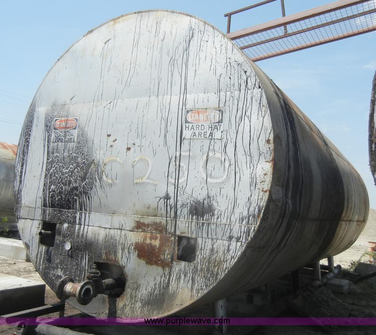 image for item N9777 10,000 gallon hot oil tank on skids