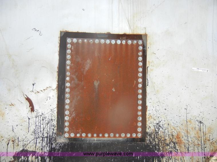 image for item N9777 10,000 gallon hot oil tank on skids