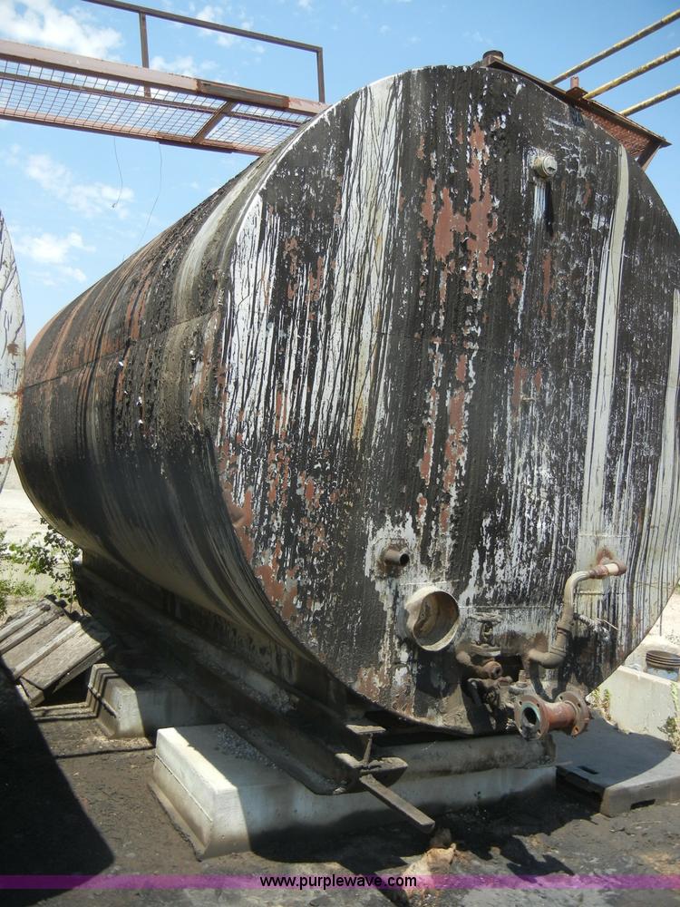 image for item N9778 10,000 gallon hot oil tank on skids