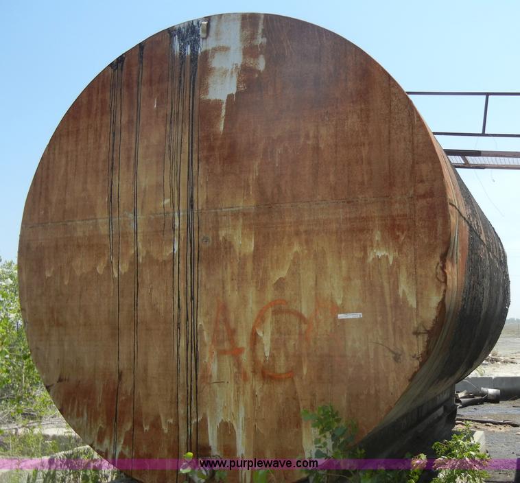 image for item N9778 10,000 gallon hot oil tank on skids