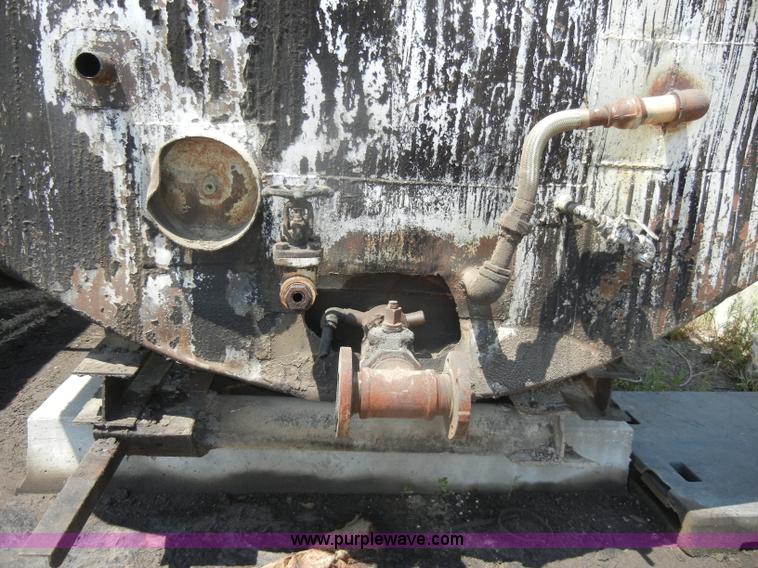 image for item N9778 10,000 gallon hot oil tank on skids