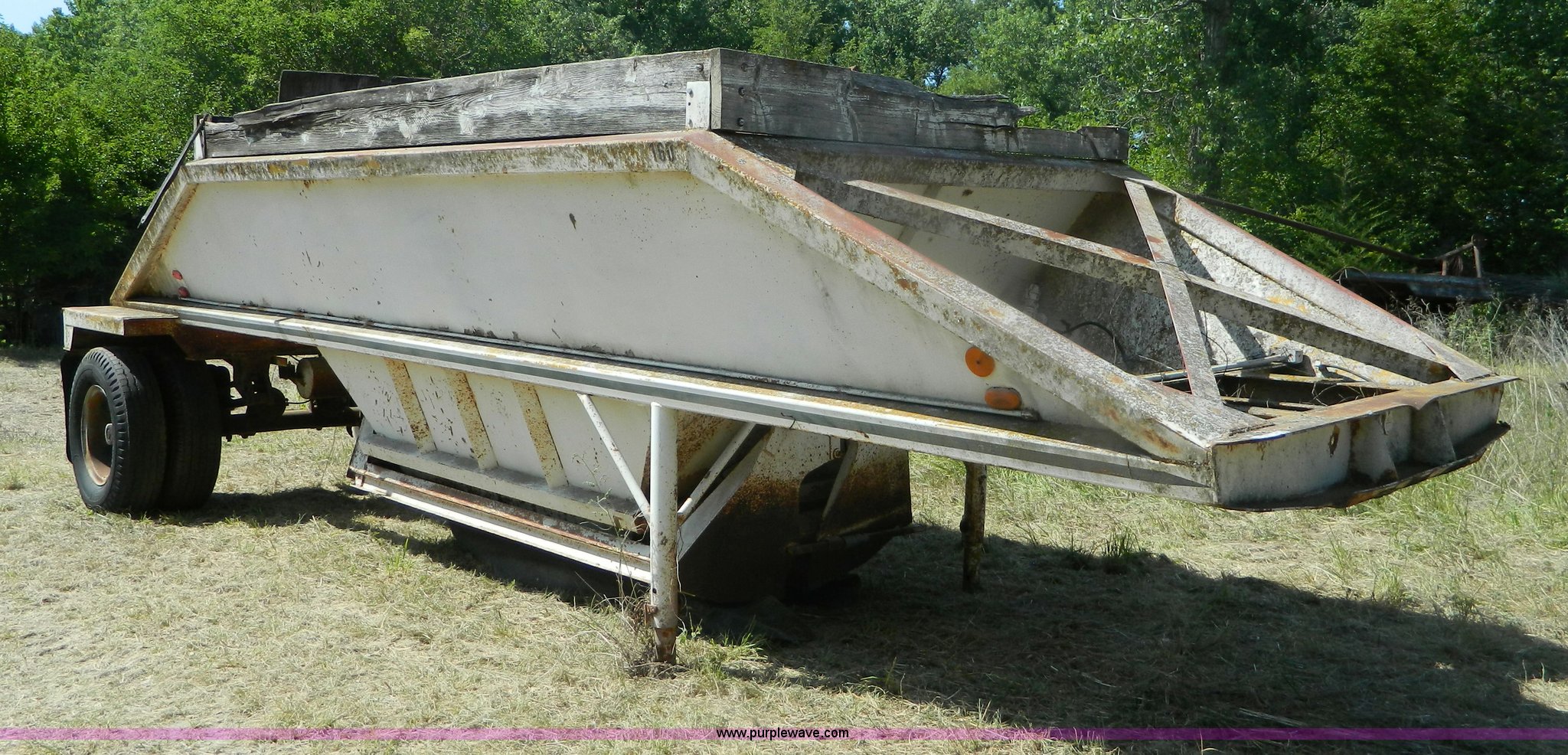 1966 Evans single axle 11 yd. belly dump trailer in Scandia, KS Item