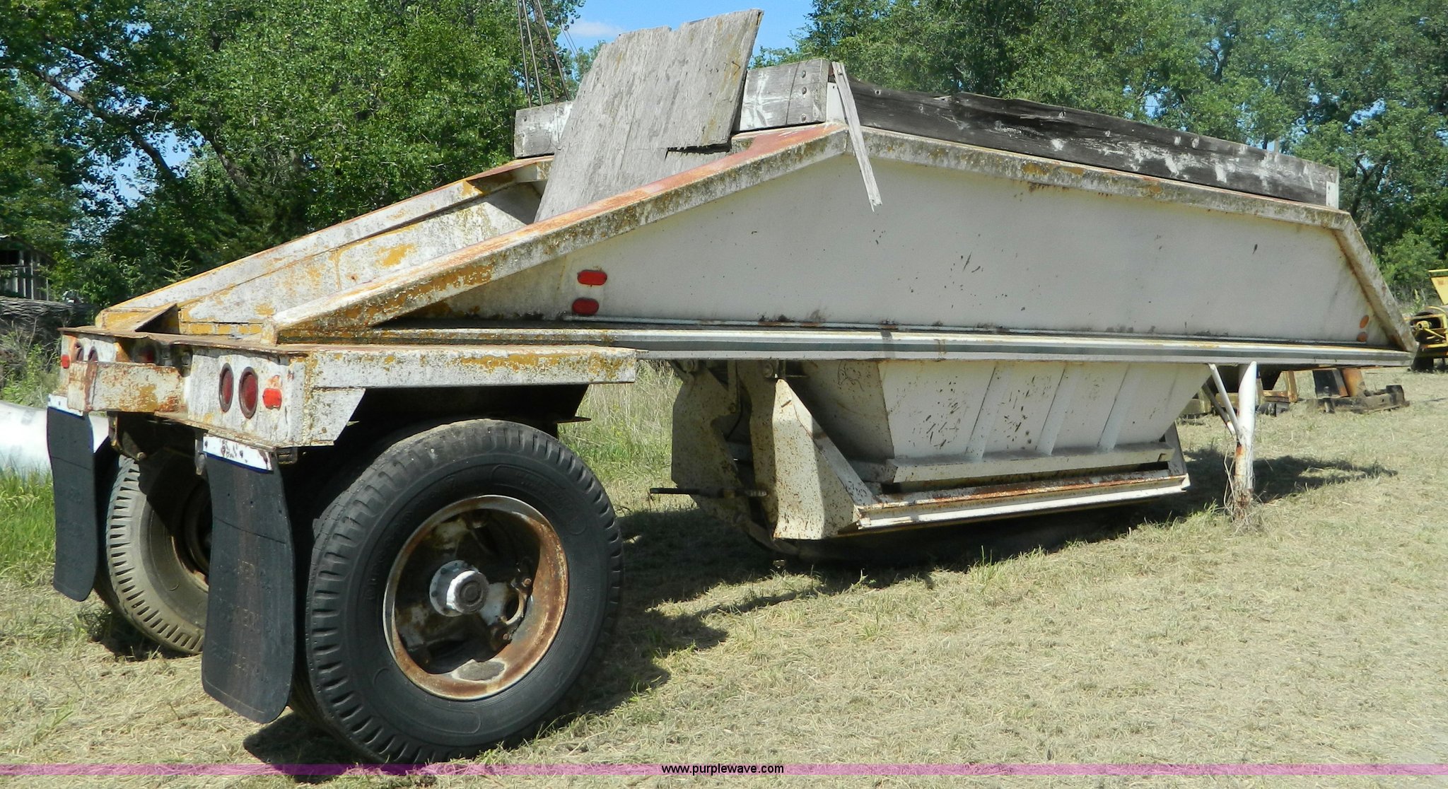 1966 Evans single axle 11 yd. belly dump trailer in Scandia, KS Item
