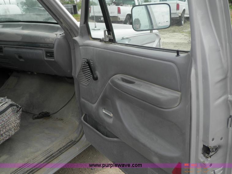 image for item B1268 1996 Ford F150 pickup truck