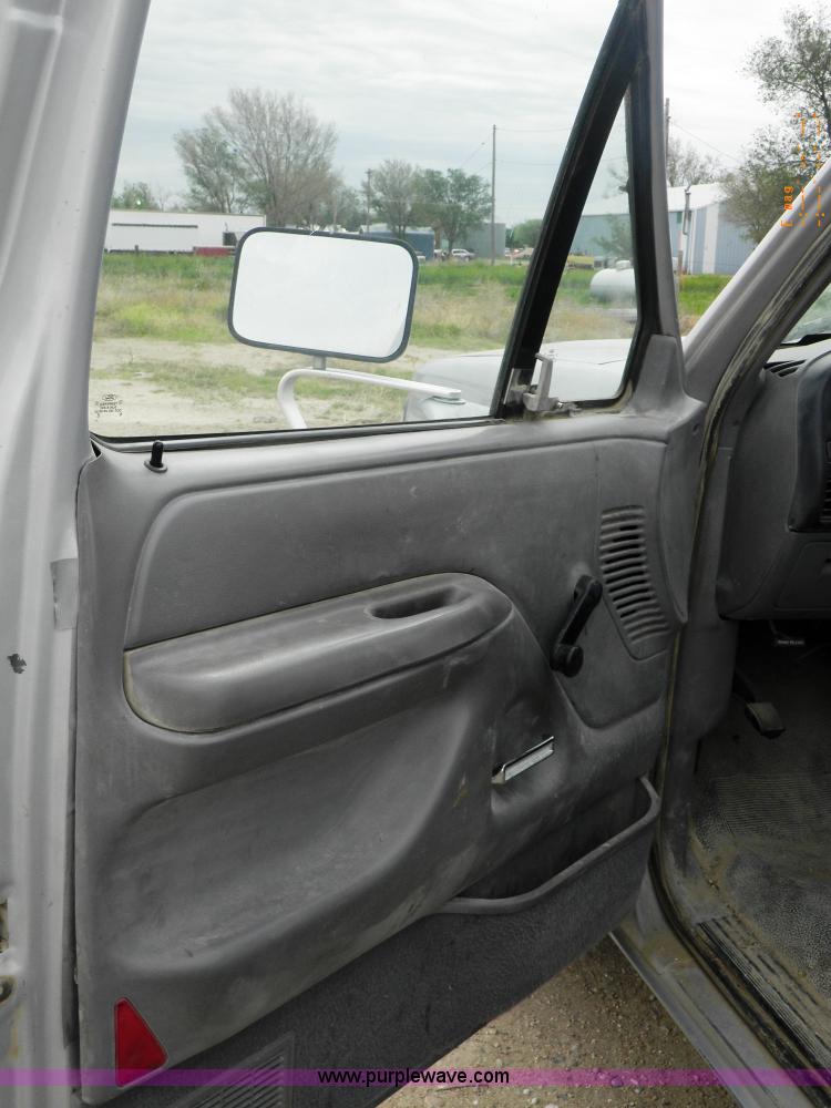 image for item B1268 1996 Ford F150 pickup truck