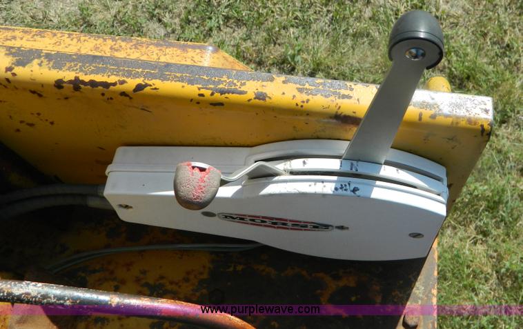 image for item B3684 1977 Tampo RS16A roller