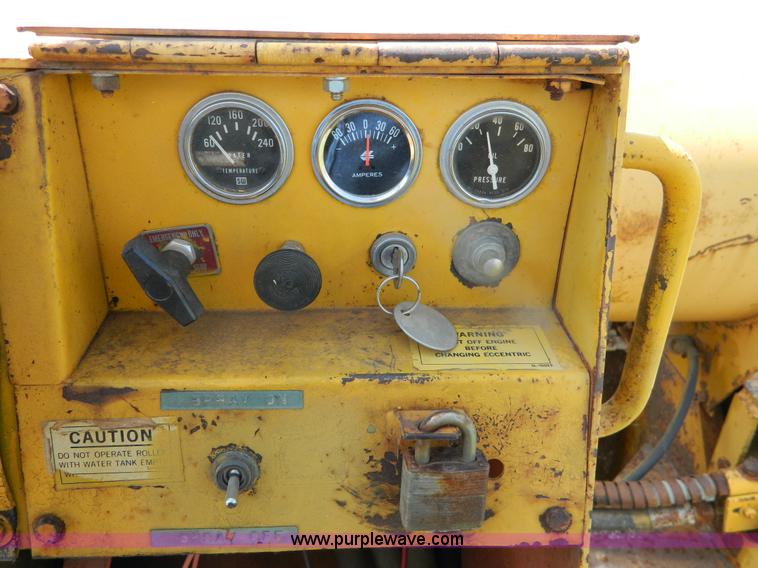 image for item B3684 1977 Tampo RS16A roller