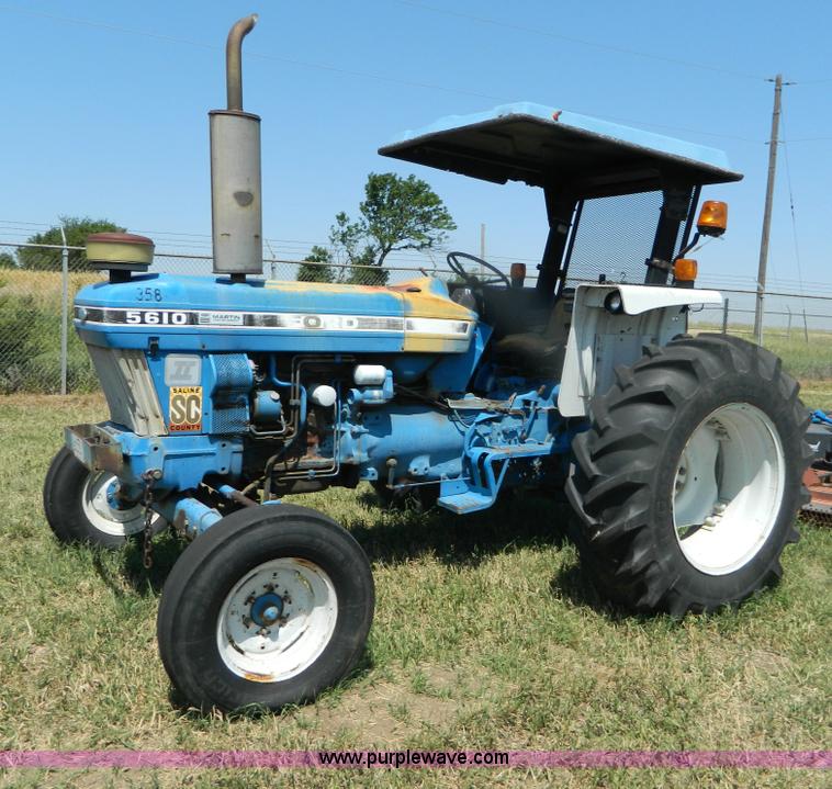 image for item B3692 1991 Ford 5610 tractor