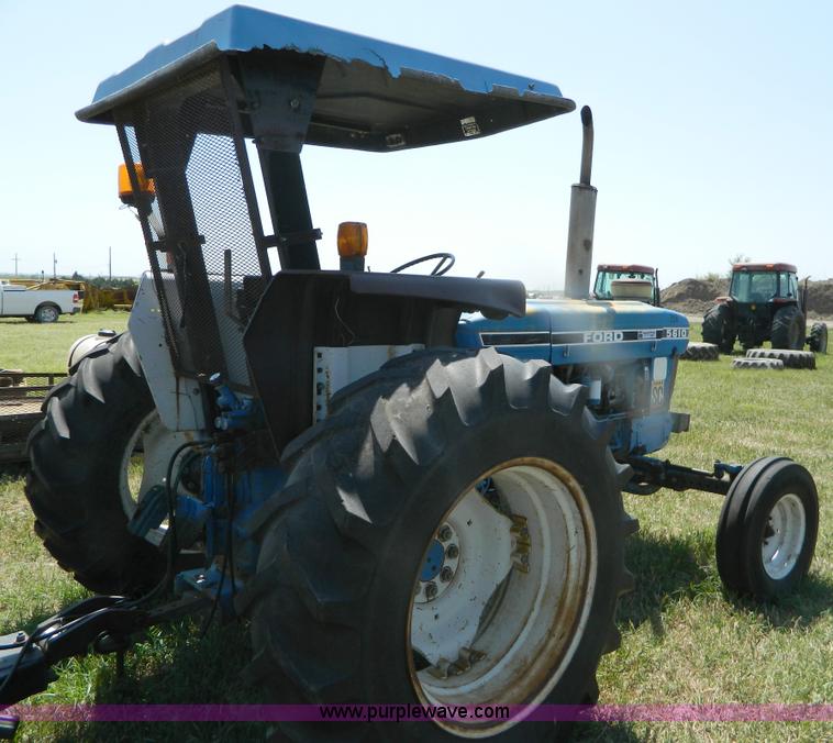 image for item B3692 1991 Ford 5610 tractor