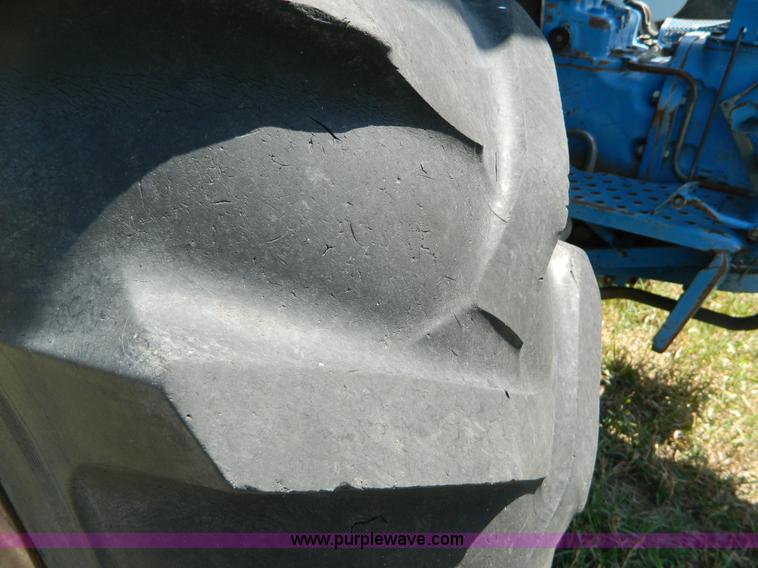 image for item B3692 1991 Ford 5610 tractor