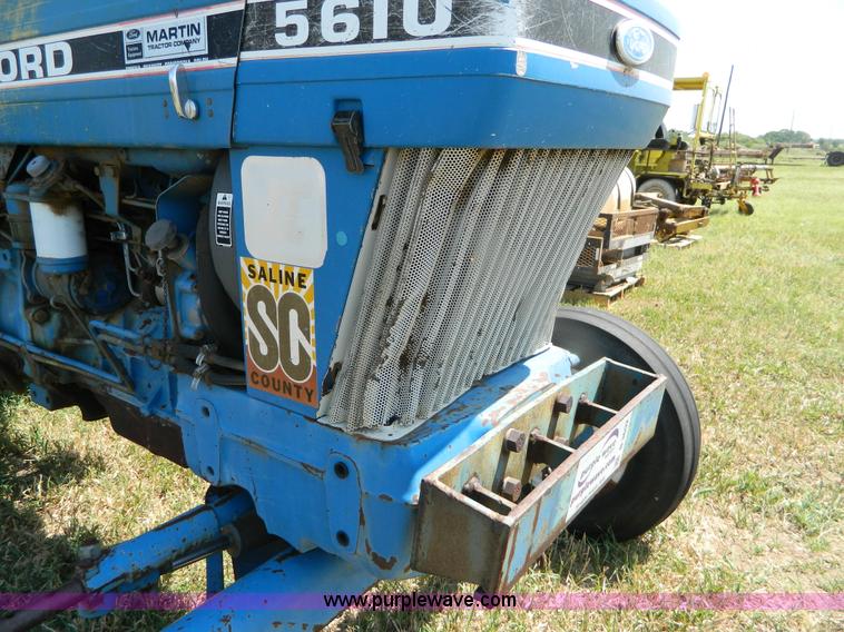 image for item B3692 1991 Ford 5610 tractor