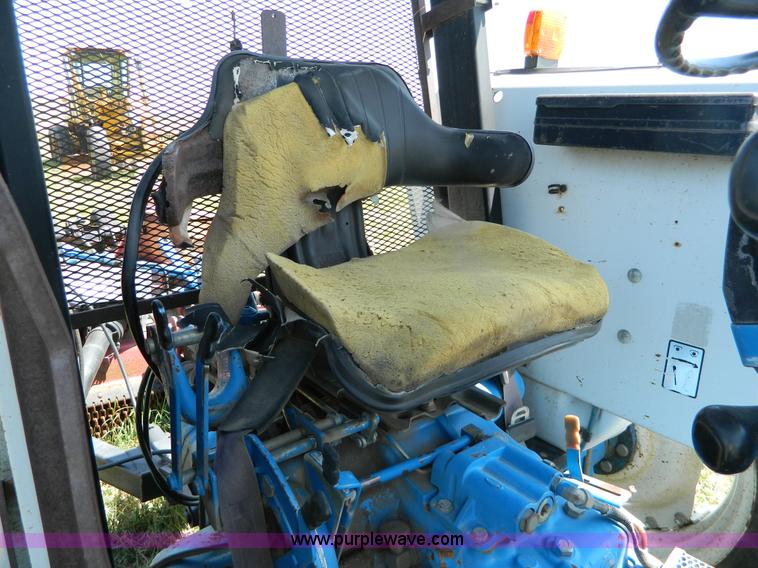 image for item B3692 1991 Ford 5610 tractor