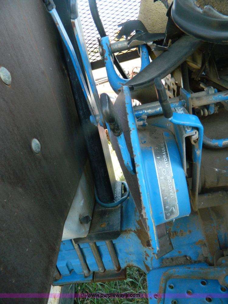 image for item B3692 1991 Ford 5610 tractor