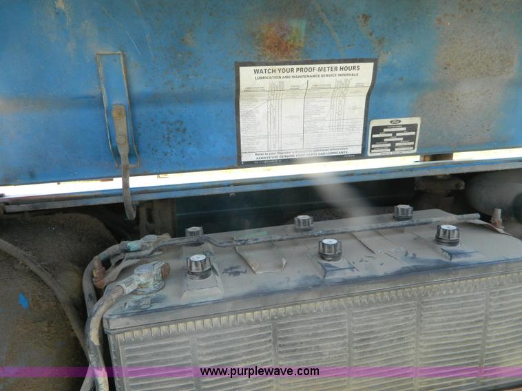 image for item B3692 1991 Ford 5610 tractor