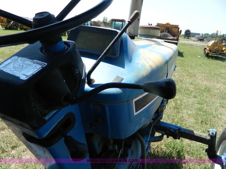 image for item B3692 1991 Ford 5610 tractor