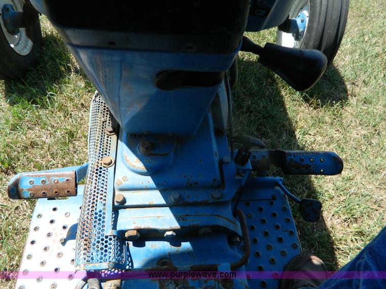 image for item B3692 1991 Ford 5610 tractor