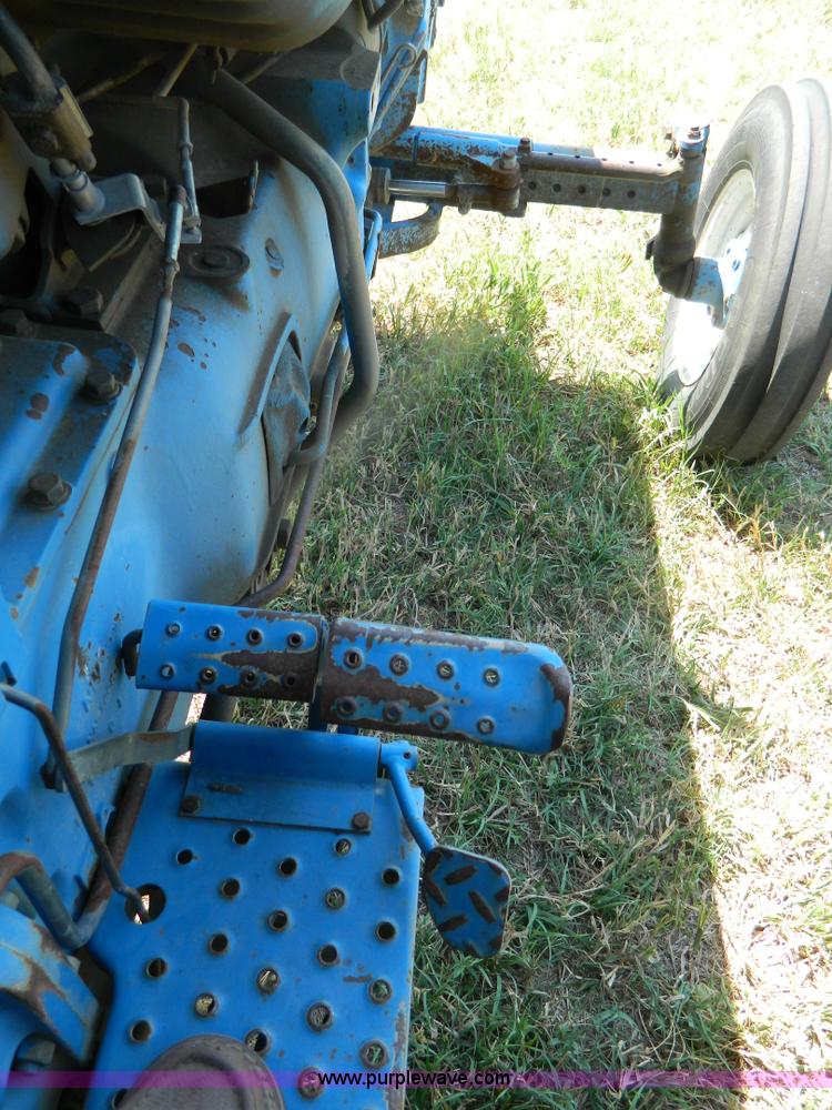 image for item B3692 1991 Ford 5610 tractor