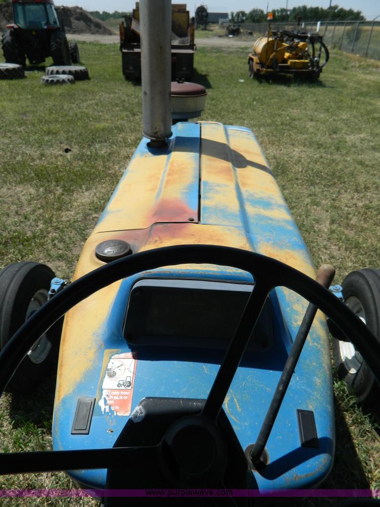 image for item B3692 1991 Ford 5610 tractor