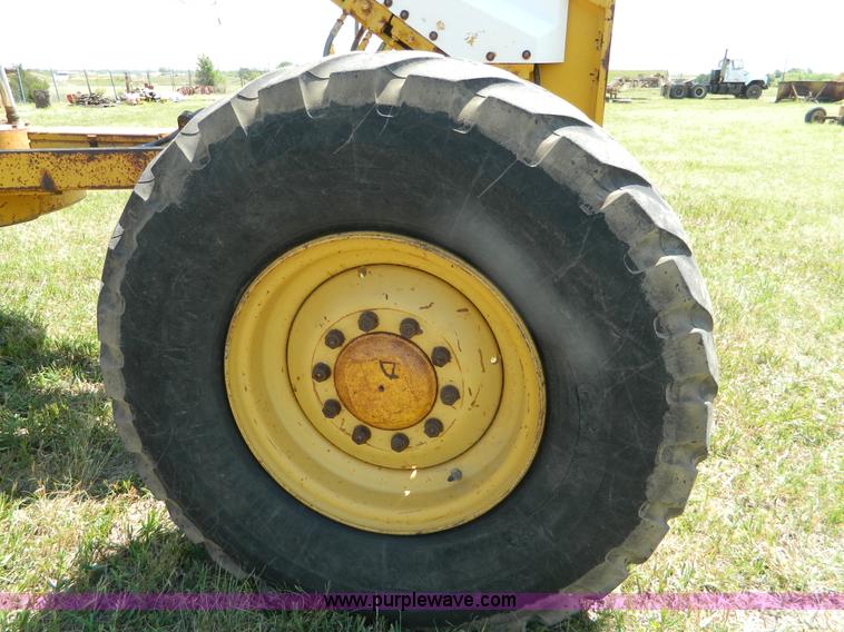 image for item B3699 1979 Caterpillar 140G motor grader