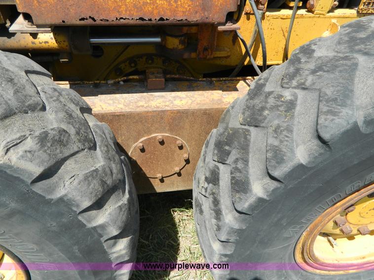 image for item B3699 1979 Caterpillar 140G motor grader