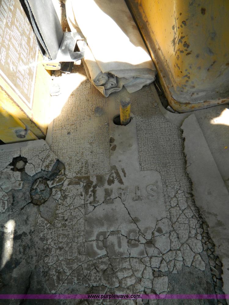 image for item B3699 1979 Caterpillar 140G motor grader