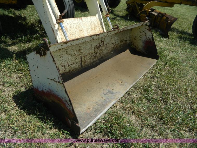 image for item B3700 1970 International 2826 tractor