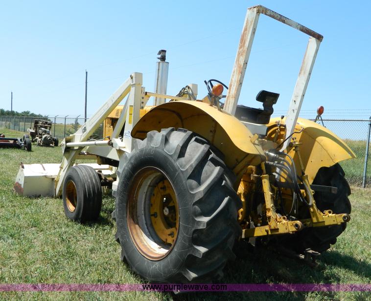 image for item B3700 1970 International 2826 tractor