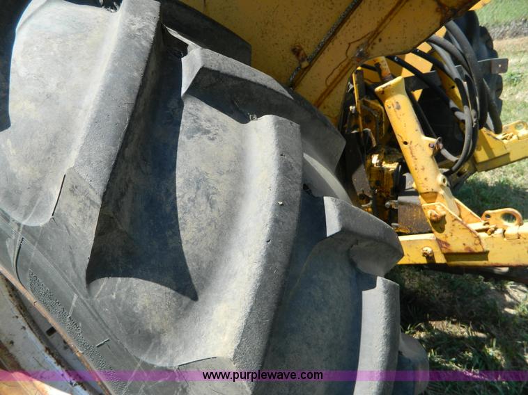 image for item B3700 1970 International 2826 tractor