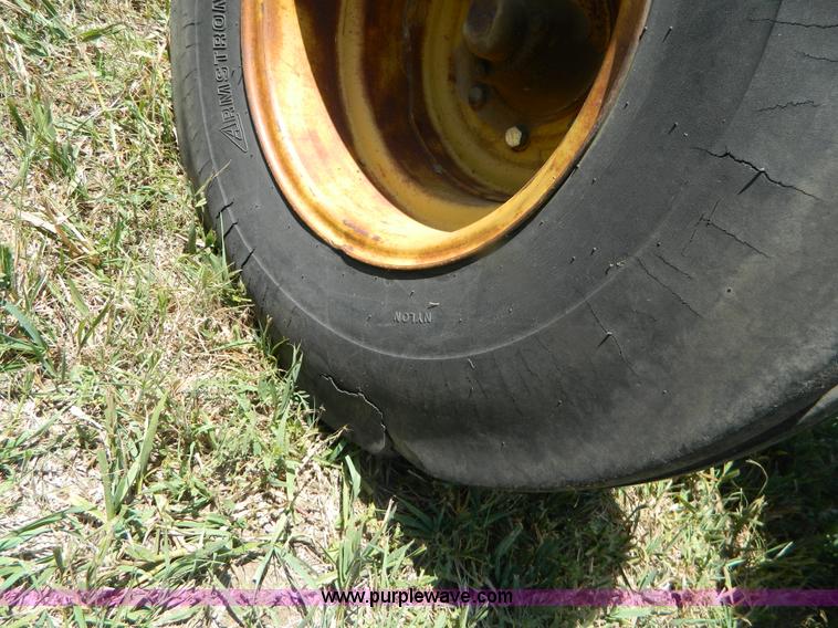 image for item B3700 1970 International 2826 tractor