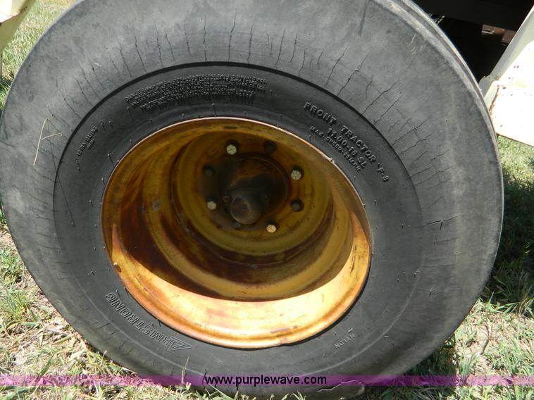 image for item B3700 1970 International 2826 tractor