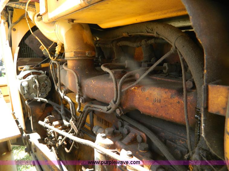 image for item B3700 1970 International 2826 tractor