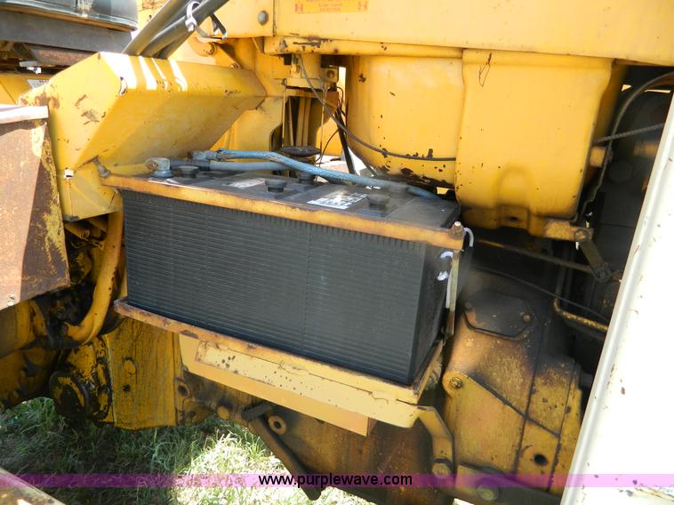 image for item B3700 1970 International 2826 tractor