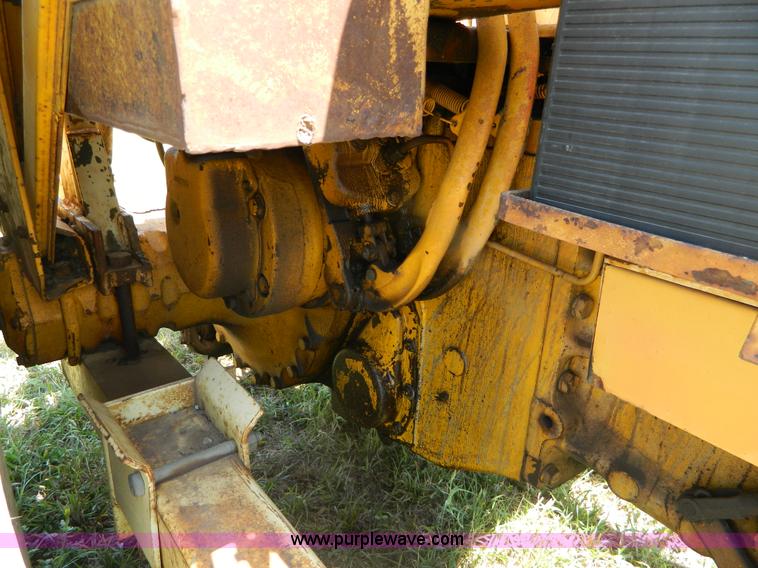 image for item B3700 1970 International 2826 tractor