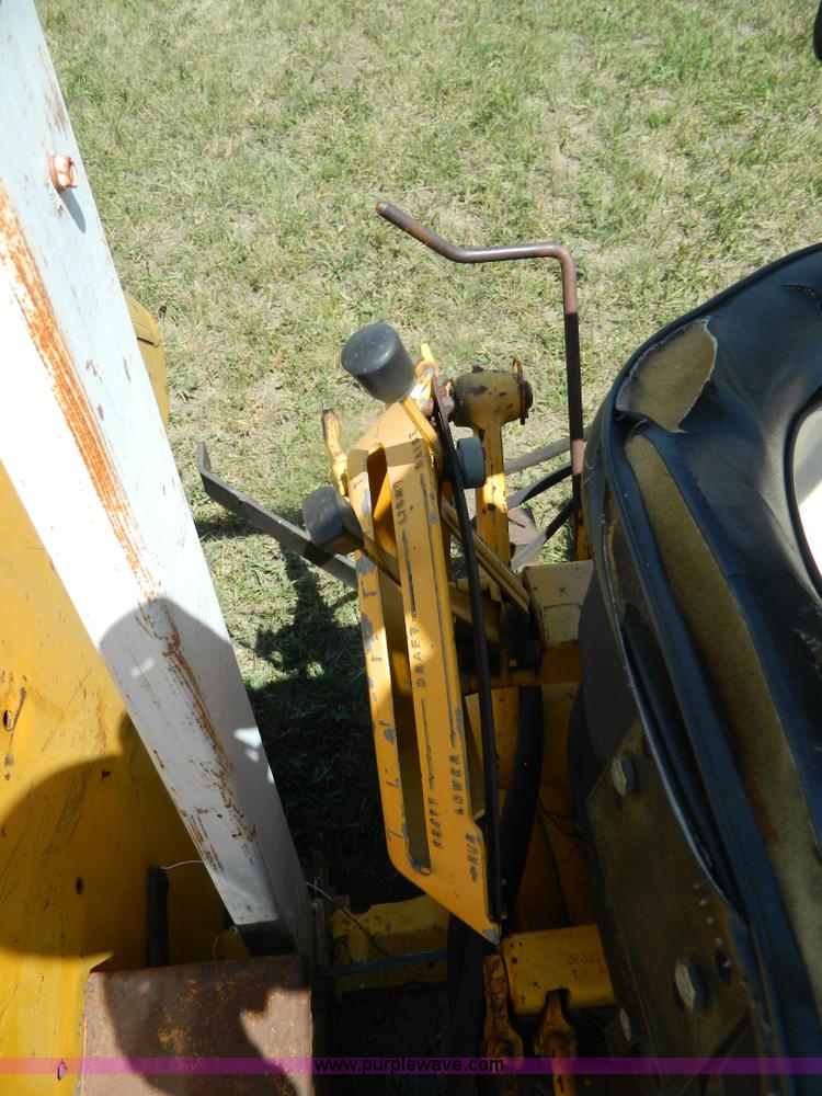 image for item B3700 1970 International 2826 tractor