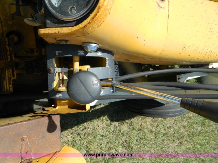 image for item B3700 1970 International 2826 tractor