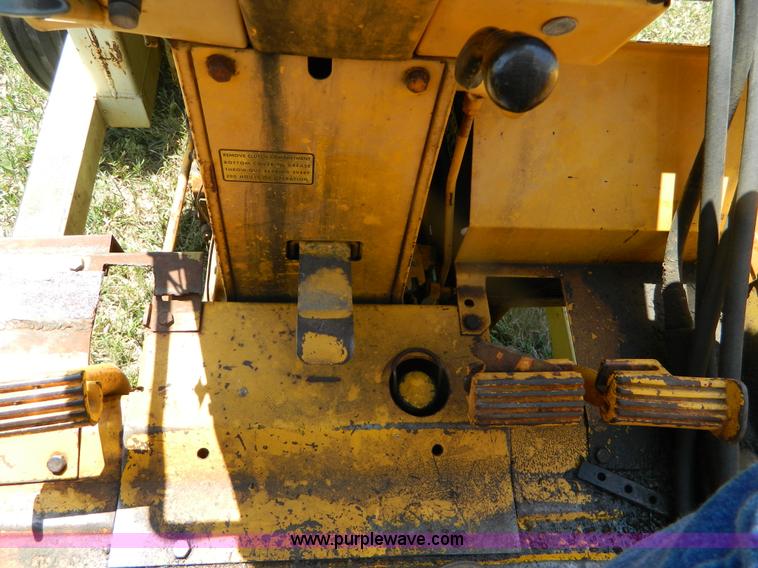 image for item B3700 1970 International 2826 tractor