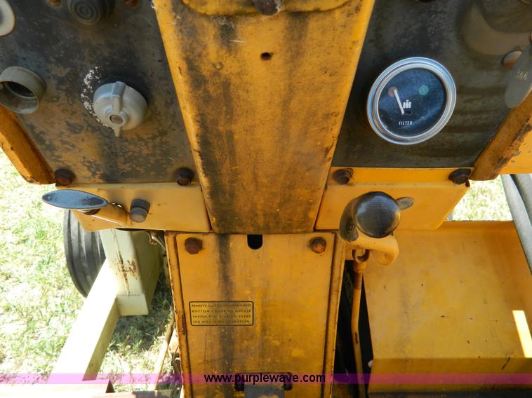 image for item B3700 1970 International 2826 tractor