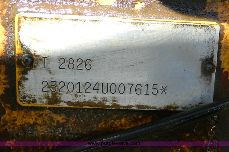 image for item B3700 1970 International 2826 tractor