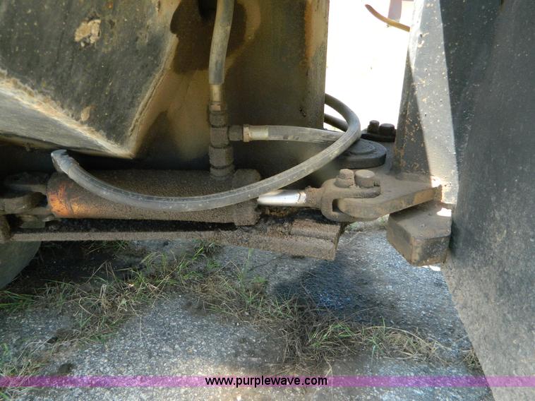 image for item B3705 Hyster C530A rubber tire roller