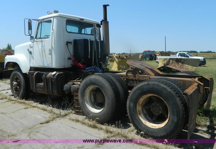 image for item B3706 1979 International semi truck