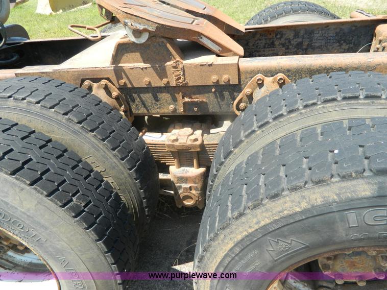 image for item B3706 1979 International semi truck